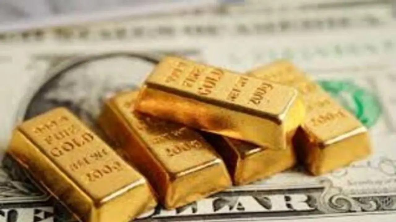 الذهب ينخفض للأسبوع الرابع بسبب سياسة الفيدرالي الصارمة